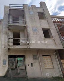 Palazzina indipendente da completare in centro a M