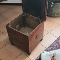 Graziosissima cassapanchetta antica