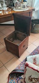 Graziosissima cassapanchetta antica