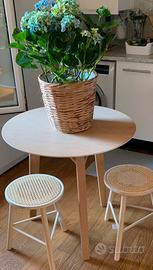 Tavolino Design con coppia sgabelli rattan