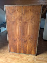 armadio in legno 
