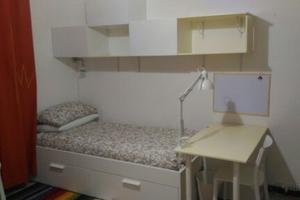 Stanza arredata via schivardi