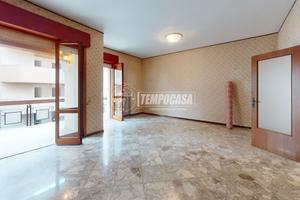 AMPIA METRATURA - ZONA CENTRALISSIMA - CON BOX AUT