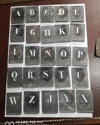ANTICHI STENCIL ALFABETO E NUMERI 