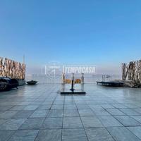 ESCLUSIVO TRILOCALE CON AMPIO TERRAZZO PANORAMICO