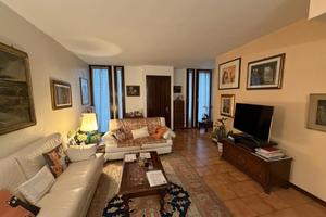 MIRA CENTRO Luminosa porzione di casa a schiera