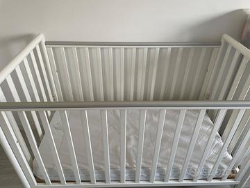 Lettino pali,piumone, lenzuola , materasso