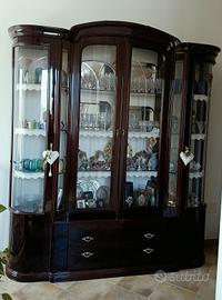 Elegante credenza in legno di mogano scuro lucido