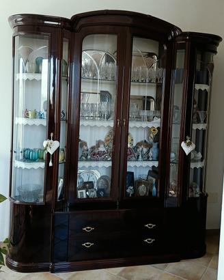 Elegante credenza in legno di mogano scuro lucido