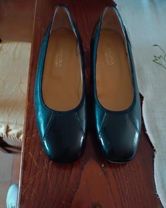 scarpe nere in pelle 