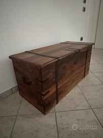 Cassapanca in legno
