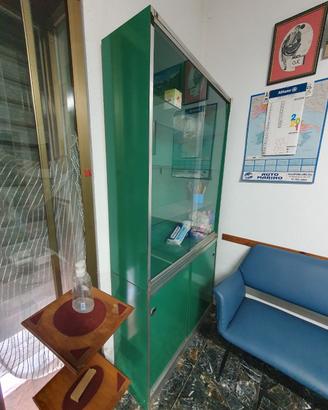 2 vetrinette  190x1x0.3  e 198x1x0.30  euro 100