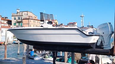 barca open con Suzuki 40 senza patente