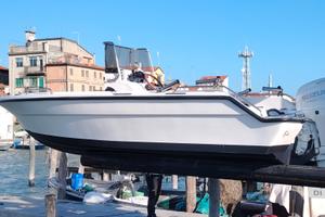 barca open con Suzuki 40 senza patente