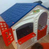 Casetta in plastica per bambini con 4 aperture