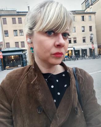donna da stiro