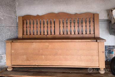 Panca in legno con contenitore 