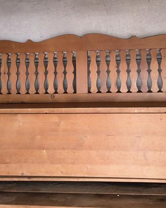 Panca in legno con contenitore 