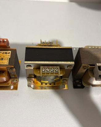 Trasformatori ingresso 220 V e uscite varie