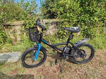 Bici bambino B’Twin 16” con cestino e cavalletto