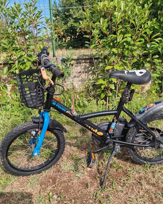 Bici bambino B’Twin 16” con cestino e cavalletto
