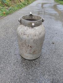 Bidone latte senza coperchio