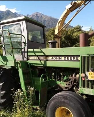 John Deere 5830 