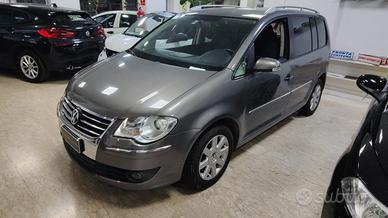 Volkswagen Touran 2.0 TDI DSG 7 POSTI