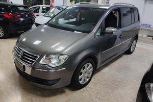 Volkswagen Touran 2.0 TDI DSG 7 POSTI