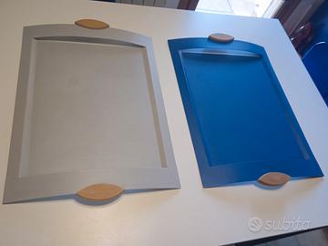 coppia vassoi vintage in metallo curvato e legno