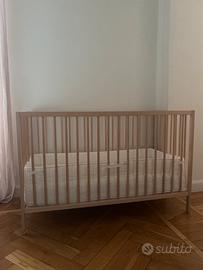 Letto neonato + materasso + paracolpi + ruote