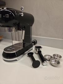 macchina da caffè Smeg ECF01 nera 