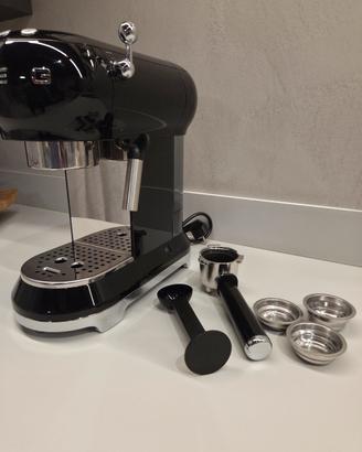 macchina da caffè Smeg ECF01 nera 