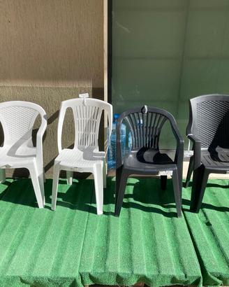 stock di sedie in plastica