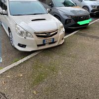 Subaru Legacy con gancio traino