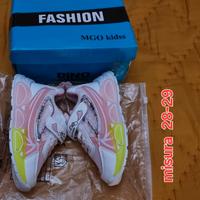 Scarpe ragazze misura 28-29 sportive con luci a LE