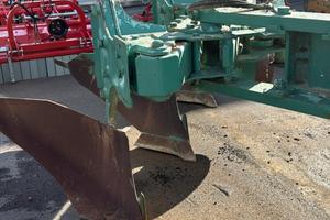 Aratro Trivomere Nardi usato