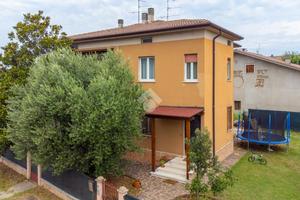 PORZIONE DI BIFAMILIARE A VERONA