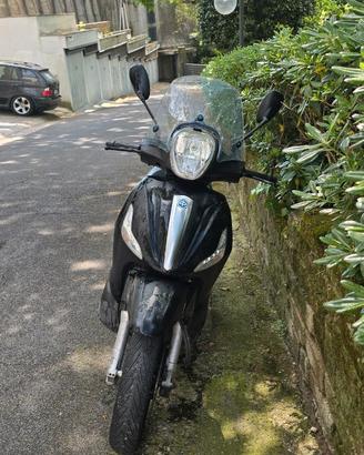 Beverly 400 nero opaco modifiche malossi