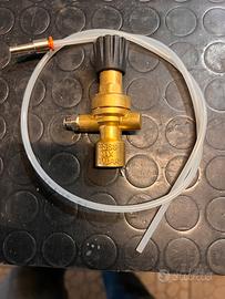 Regolatore per bombole monouso