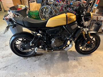 YAMAHA XSR 700 2021 5600km patente A2