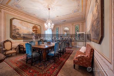 Palazzo storico con B&B, ristorante e vigneto