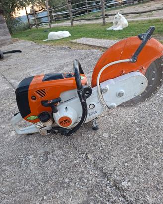 tronctrice stihl TS 700.