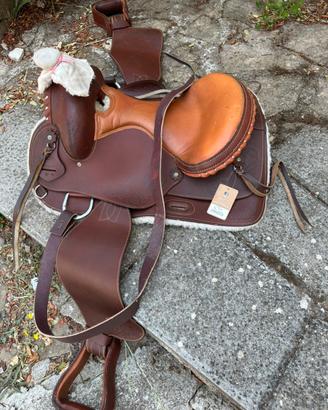 Sella mai usata con cartellino - misura 15.5”