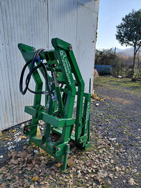 Caricatore posteriore per trattore