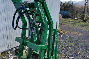 Caricatore posteriore per trattore