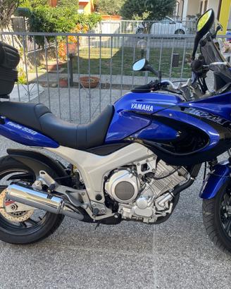 Yamaha TDM 850 bicilindrico