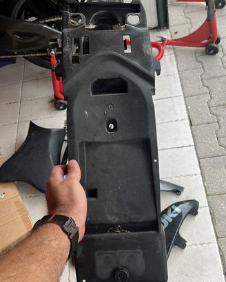 Pezzi vari gsxr 750 k8