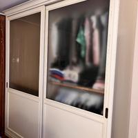 armadio con ante scorrevoli