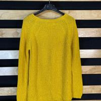 Maglione giallo con dettagli brillanti